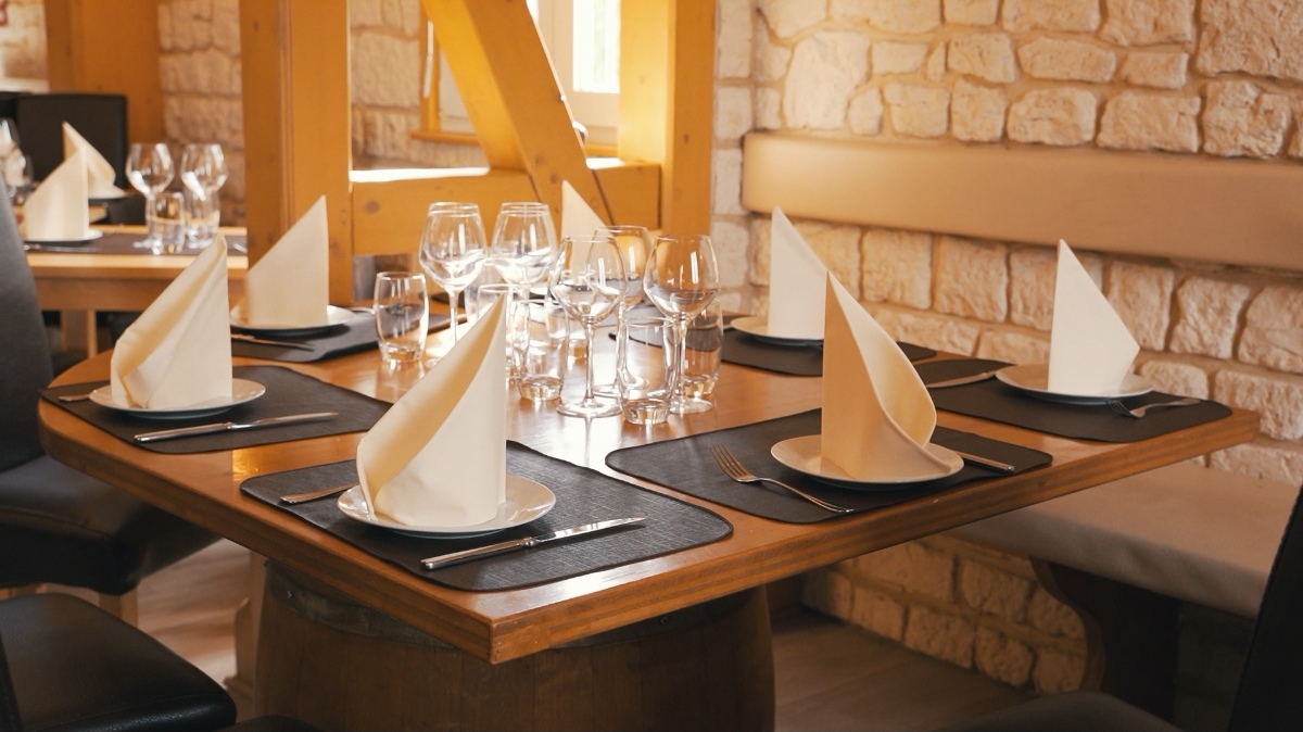 Table d'angle avec banquette confortable