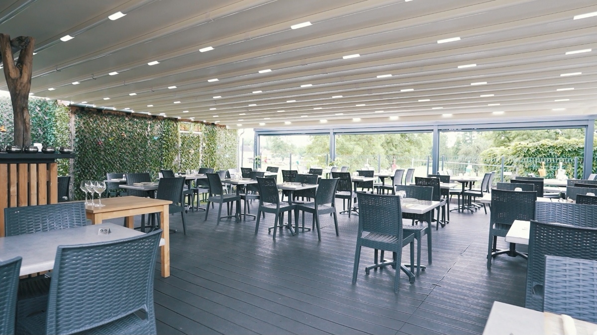 Vue d'ensemble de la terrasse couverte